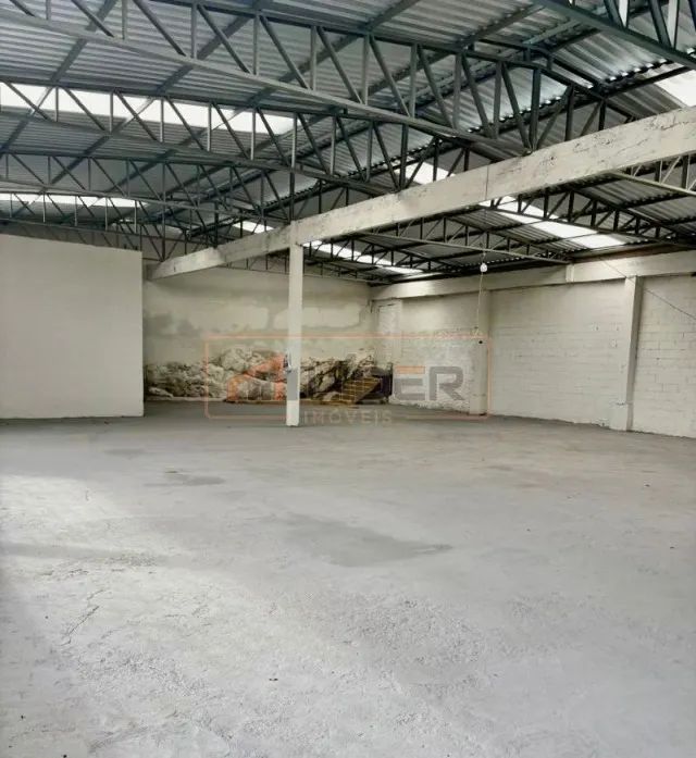 Alugo Galpão no Bairro Lacê