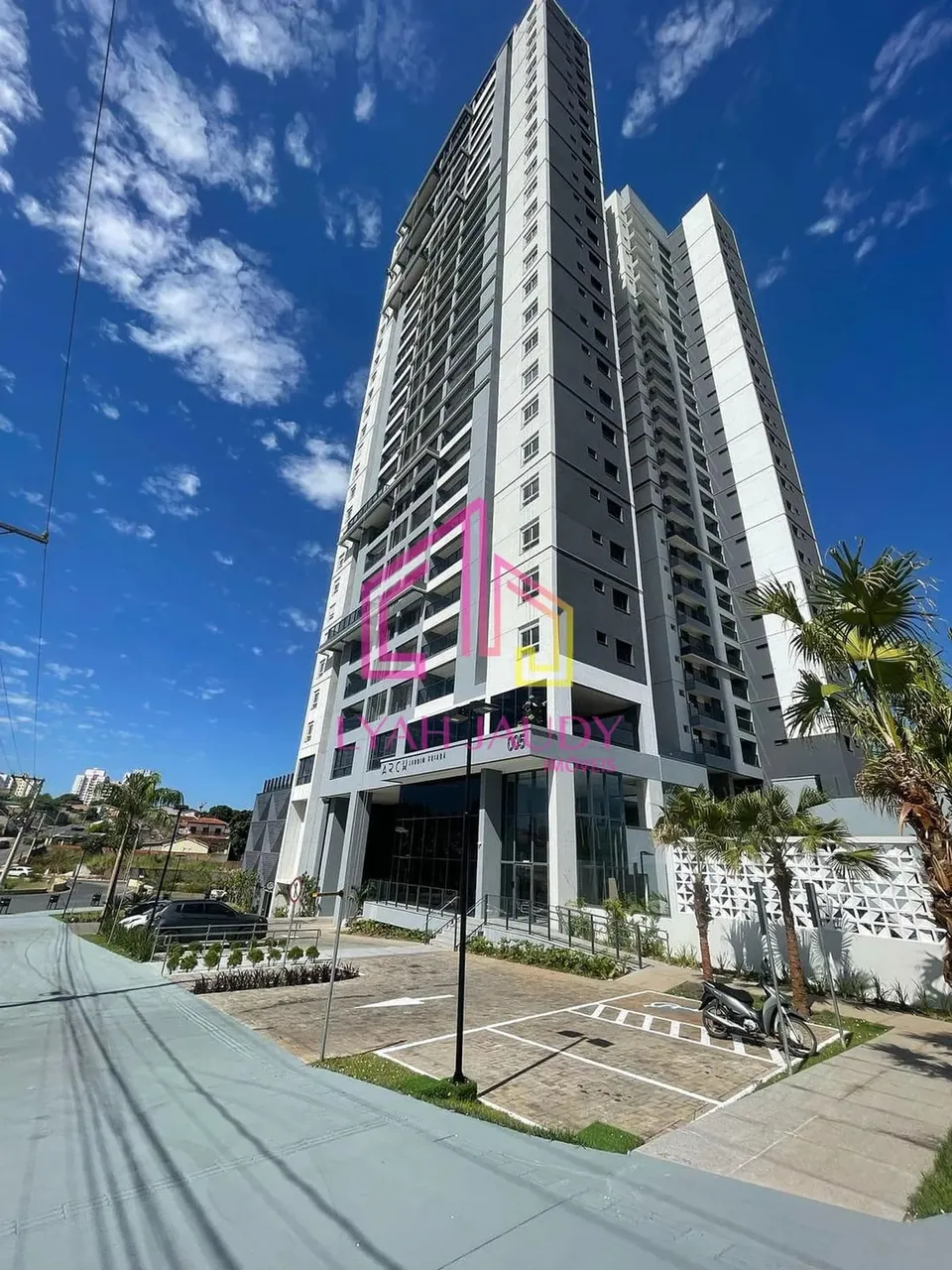Apartamento à Venda no Jardim Cuiabá, Cuiabá-MT, Edifício ARCH, MOBILIADO, ANDAR mega alto