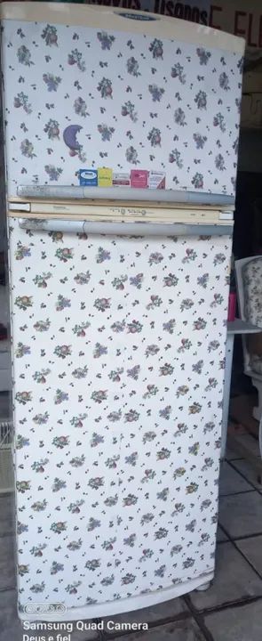 Geladeira Duplex com Design Floral ENVELOPADA POR 1.090.00 APENAS DINHEIRO  - Foto 2