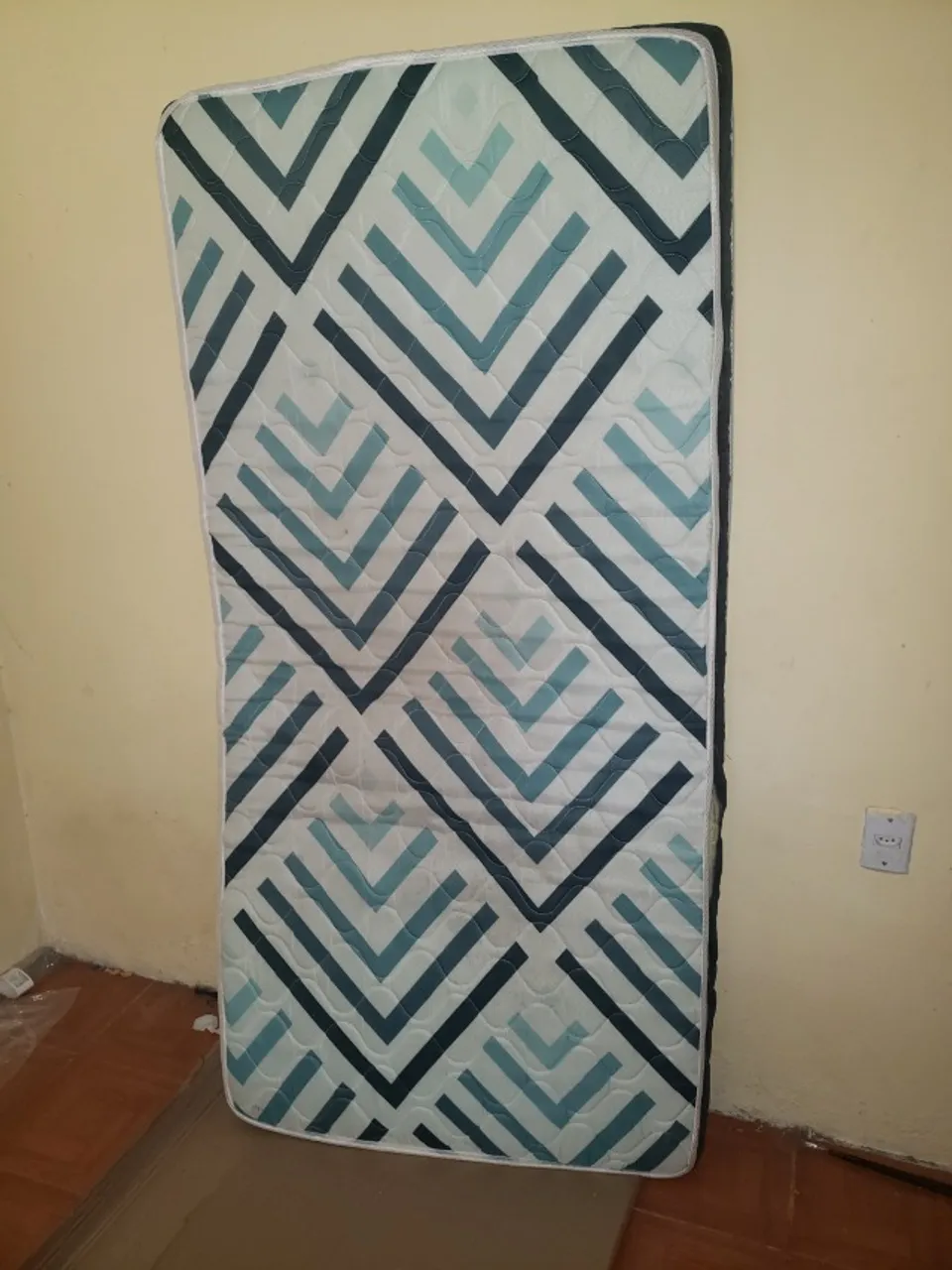 Colchão Solteiro Ortobom D26 - R$175