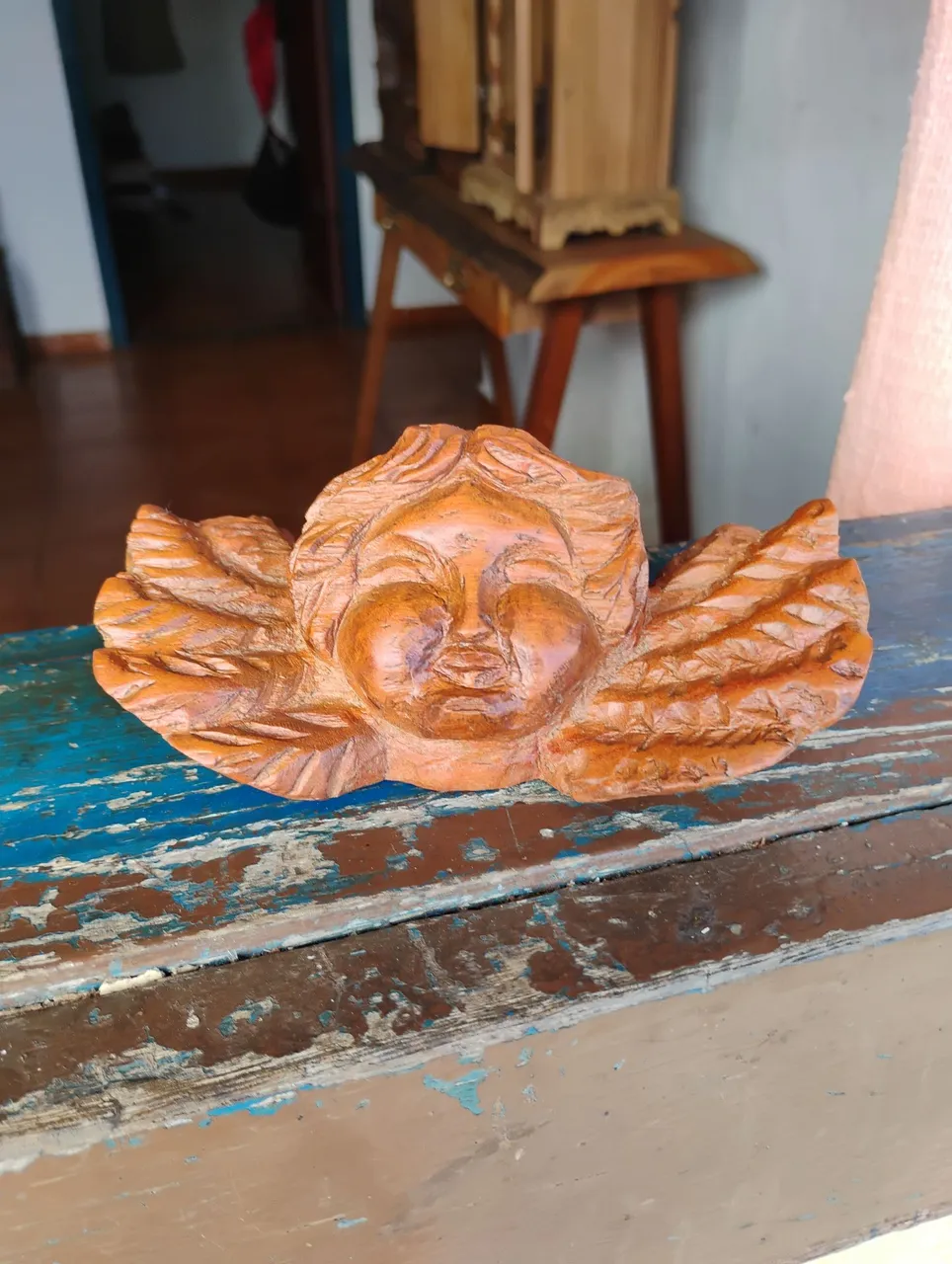 Escultura de Anjo em Madeira - Decoração Artesanal