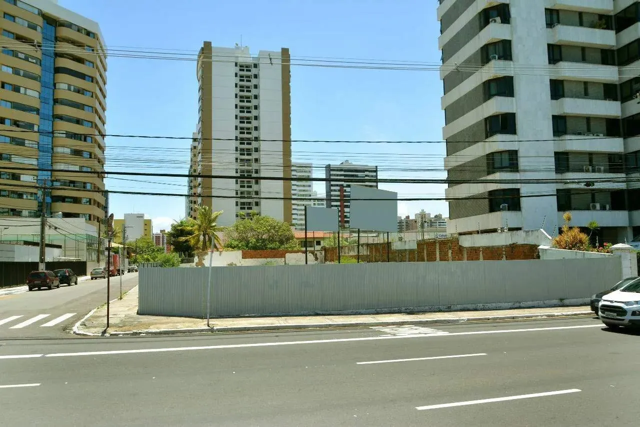 Terreno de esquina com 1100m² no Bairro Jardins