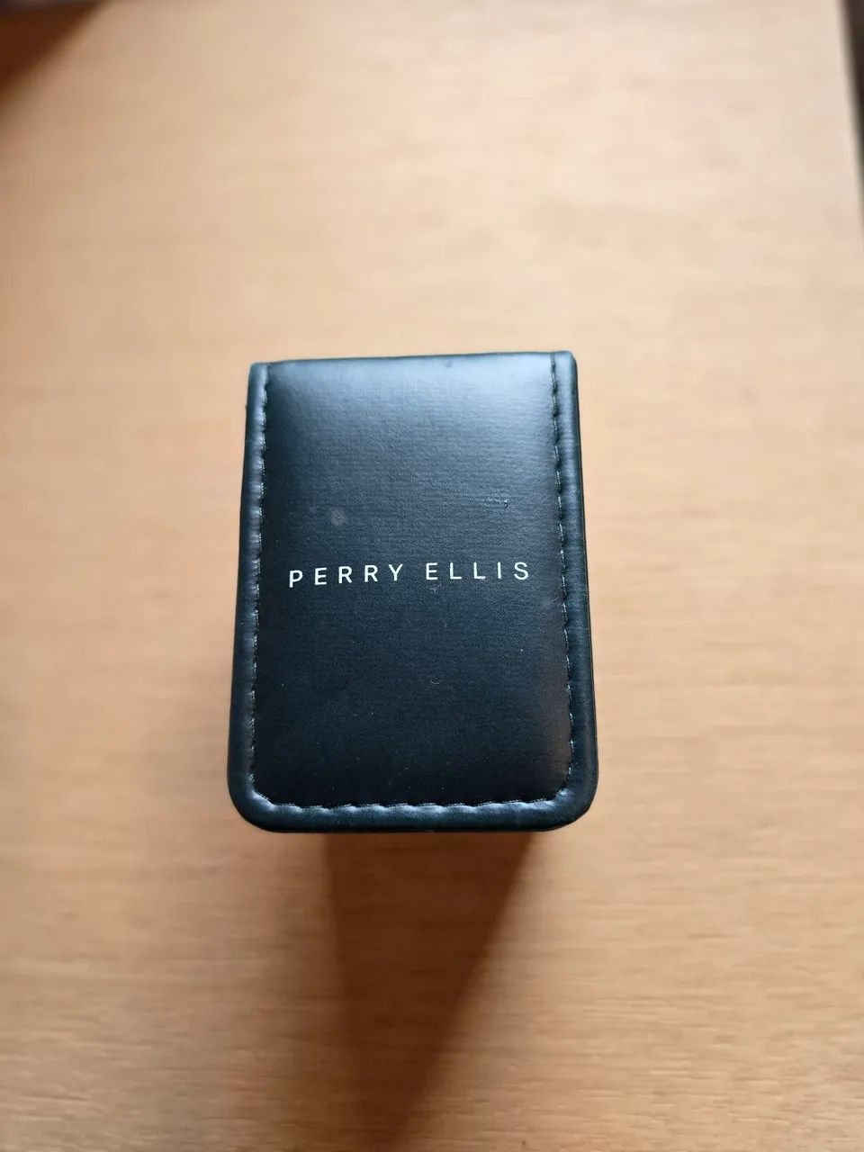 Relógio Perry Ellis dourado com pulseira de malha - Foto 2