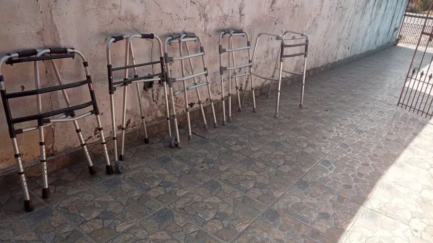 Andadores de alumínio seminovos a partir de 80 reais