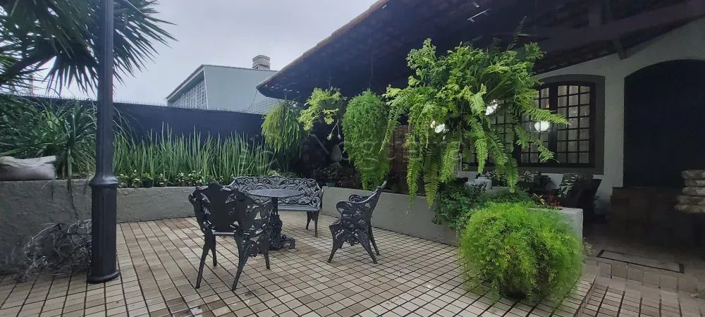 Excelente casa com 3 quartos no Prado - Recife-PE