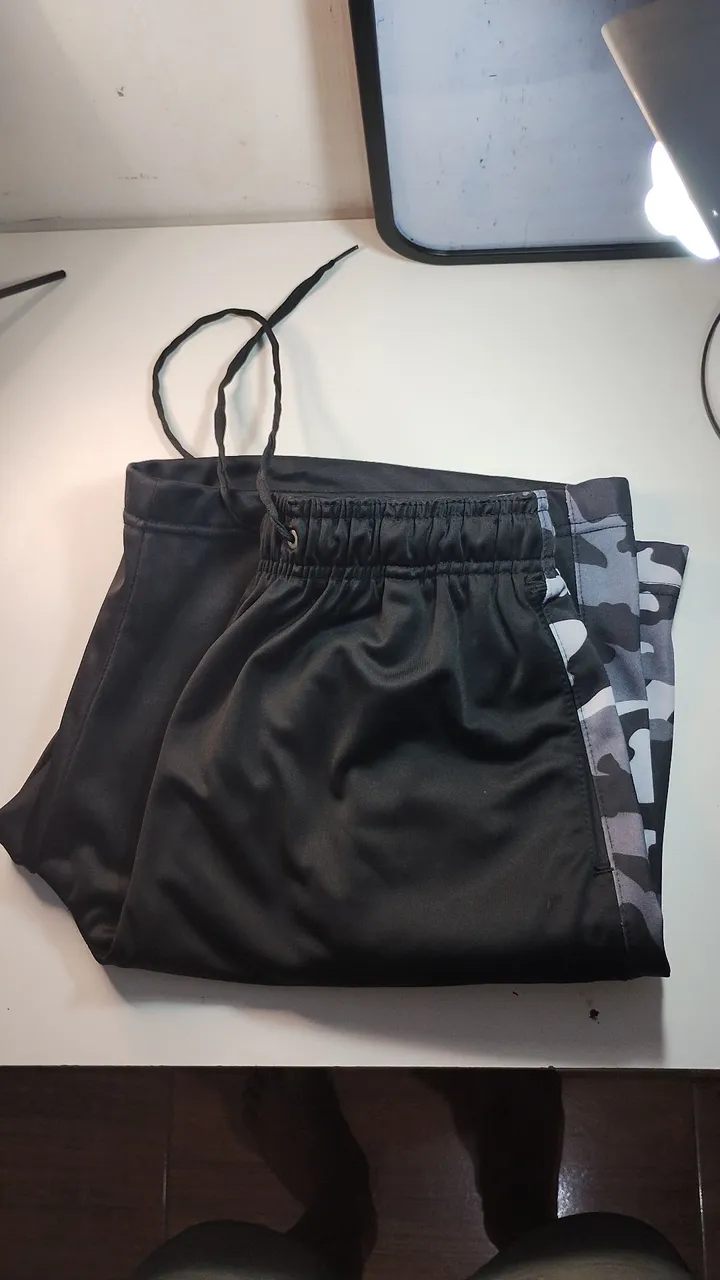 Shorts Preto com Detalhe Camuflado