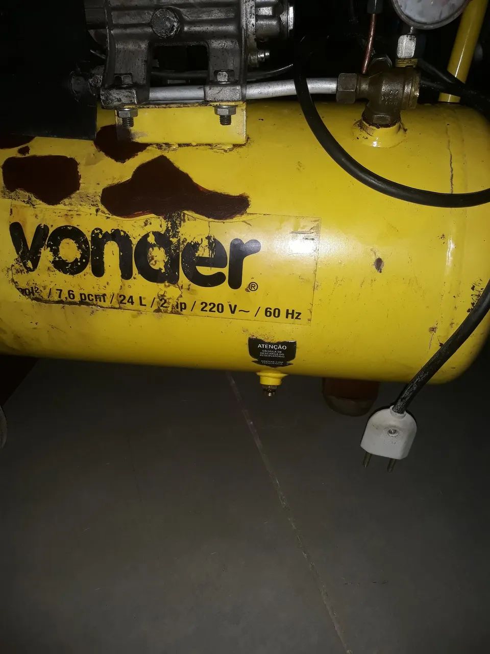 Compressor de ar da marca Vonder 24 litros  - Foto 4
