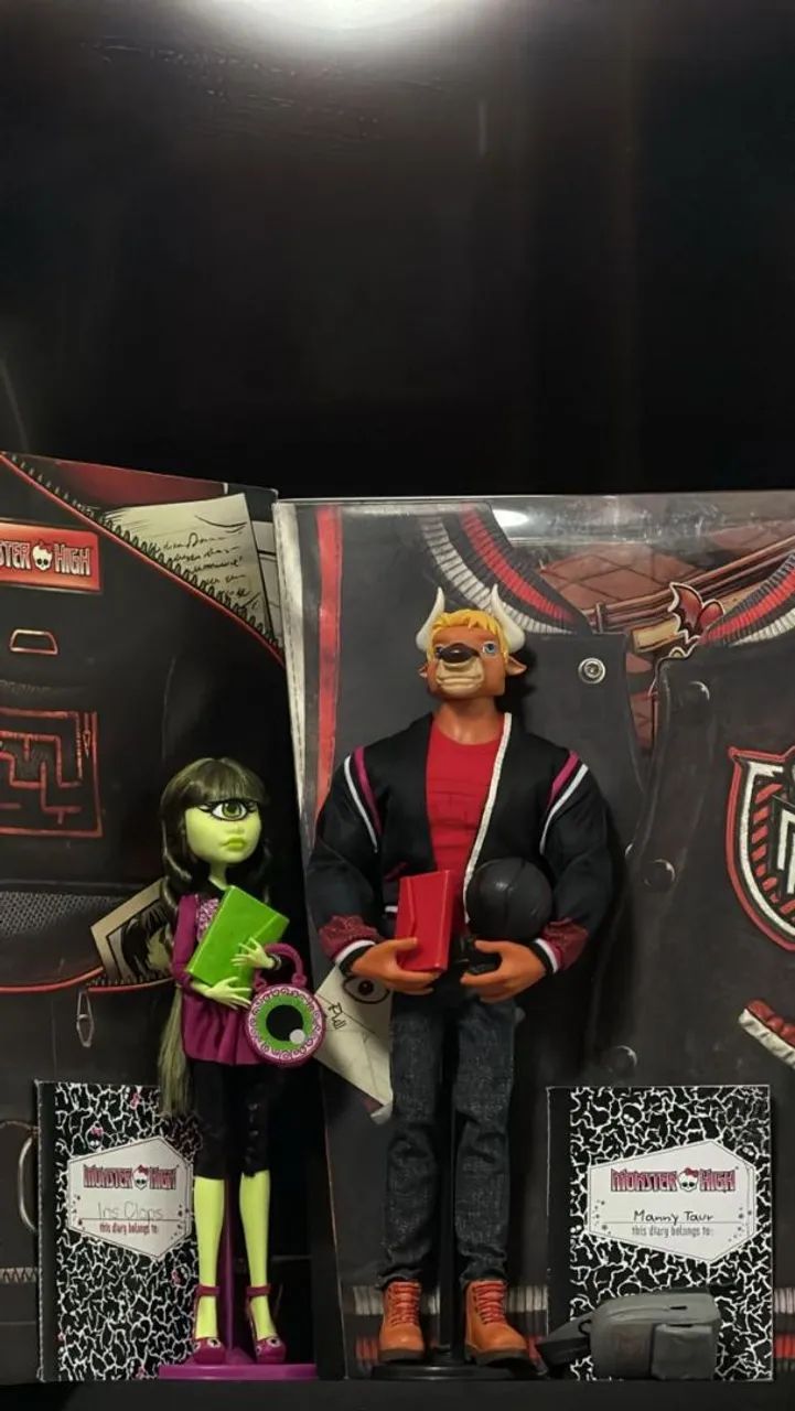 (não vendo separado/completos) bonecos monster high manny taur iris clops sdcc - Foto 3