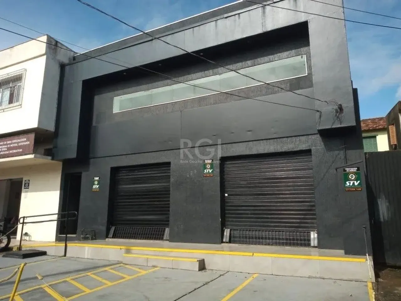 Excelente oportunidade: prédio comercial/Loja, com área útil de 300 m² (230 + 70 de mezani