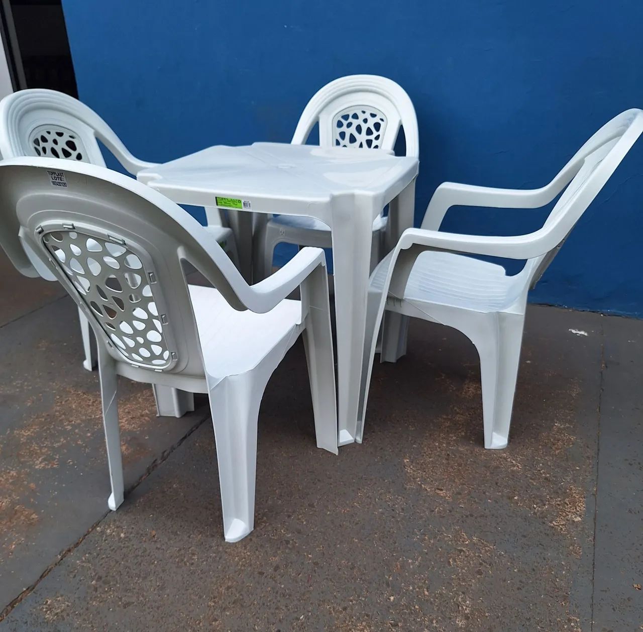 Conjunto Mesa e Cadeiras de Plástico 154kg - Foto 3