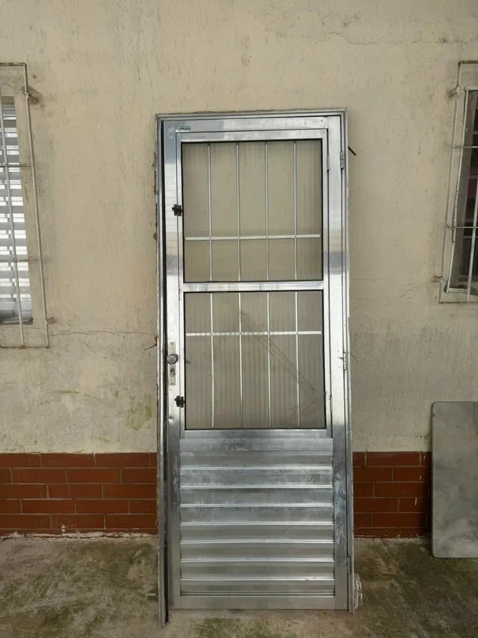 Porta de Alumínio com janela