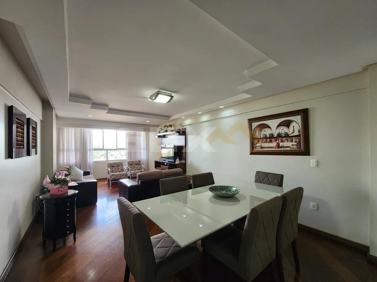Apartamento à venda no Centro, 3 quartos, 1 suíte e 1 vaga.