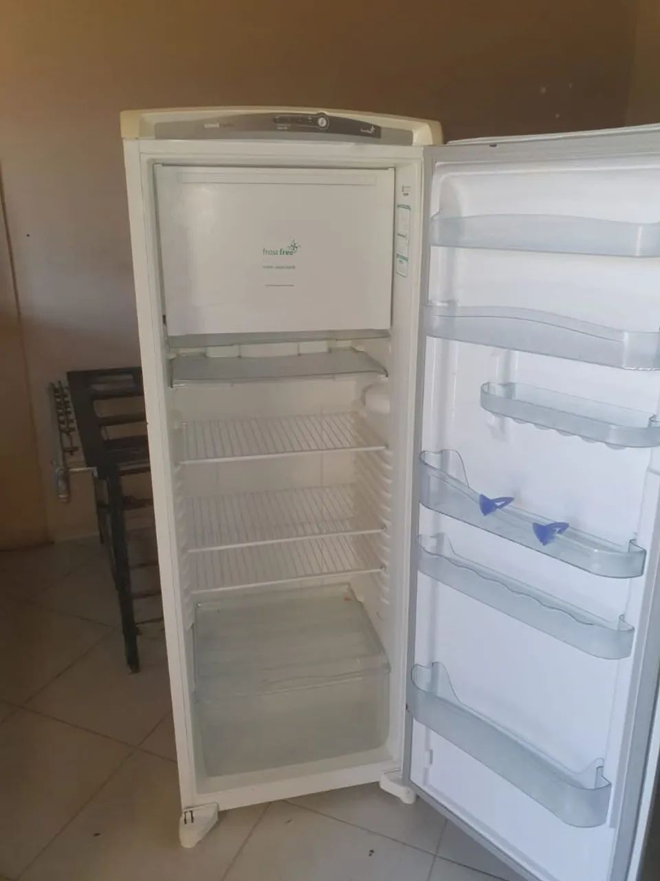VENDO GELADEIRA FROST FREE CÔNSUL BRANCA FUNCIONANDO PERFEITAMENTE