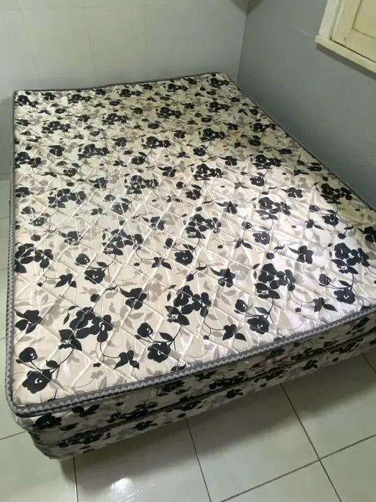 Cama de casal medida 1,88 por 1,37