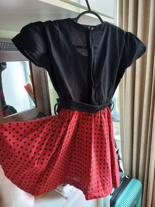 Vestidos Infantis 10 reais cada peça. 