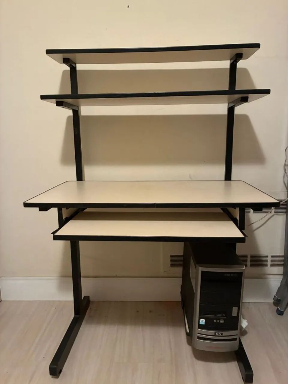 Mesa de computador  com Prateleiras - Foto 2