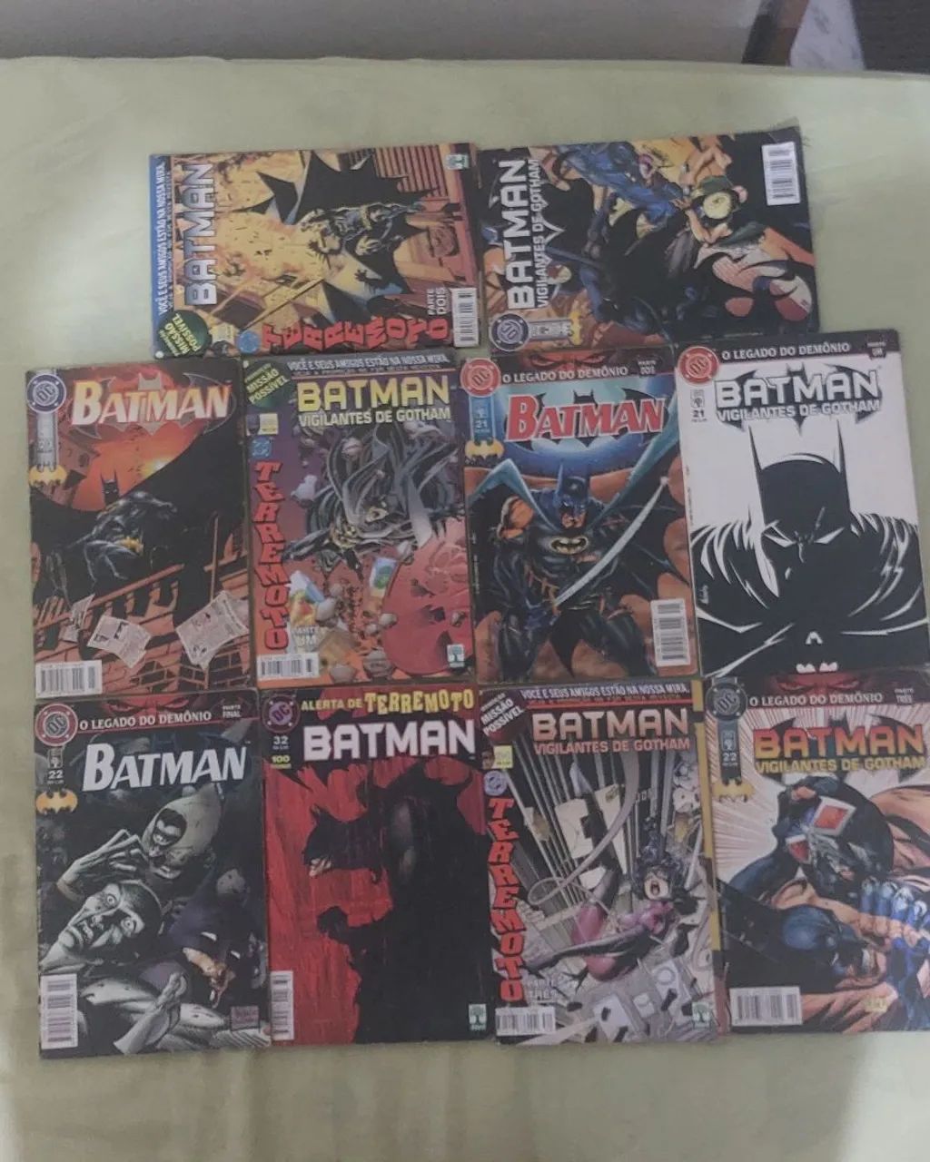 1 Blu-ray do Batman, 2 DVDs e 10 Gibis + Livrinho Marvels - Foto 2