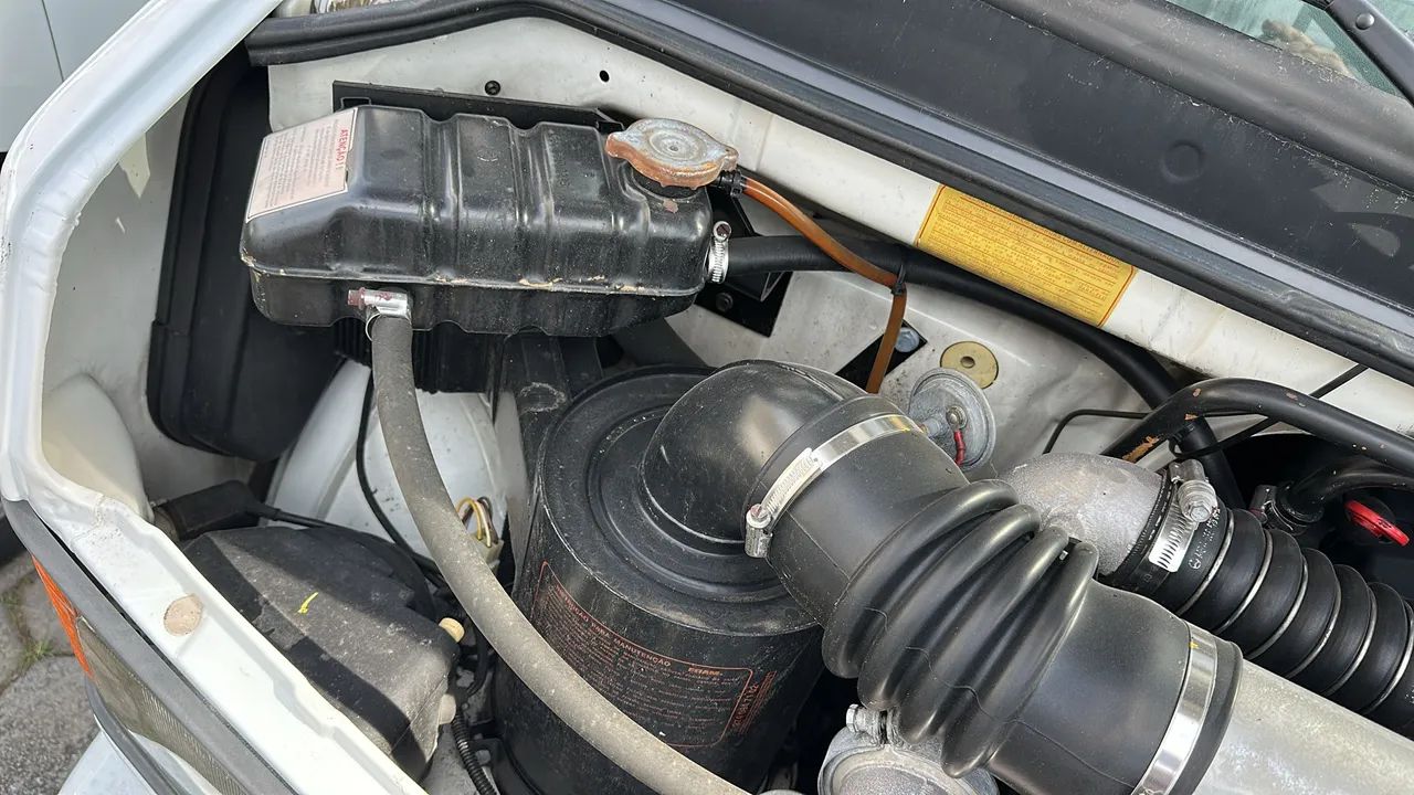 Caminhão Mercedes-Benz 710 Plus Baú em ótimo estado de conservação  - Foto 7