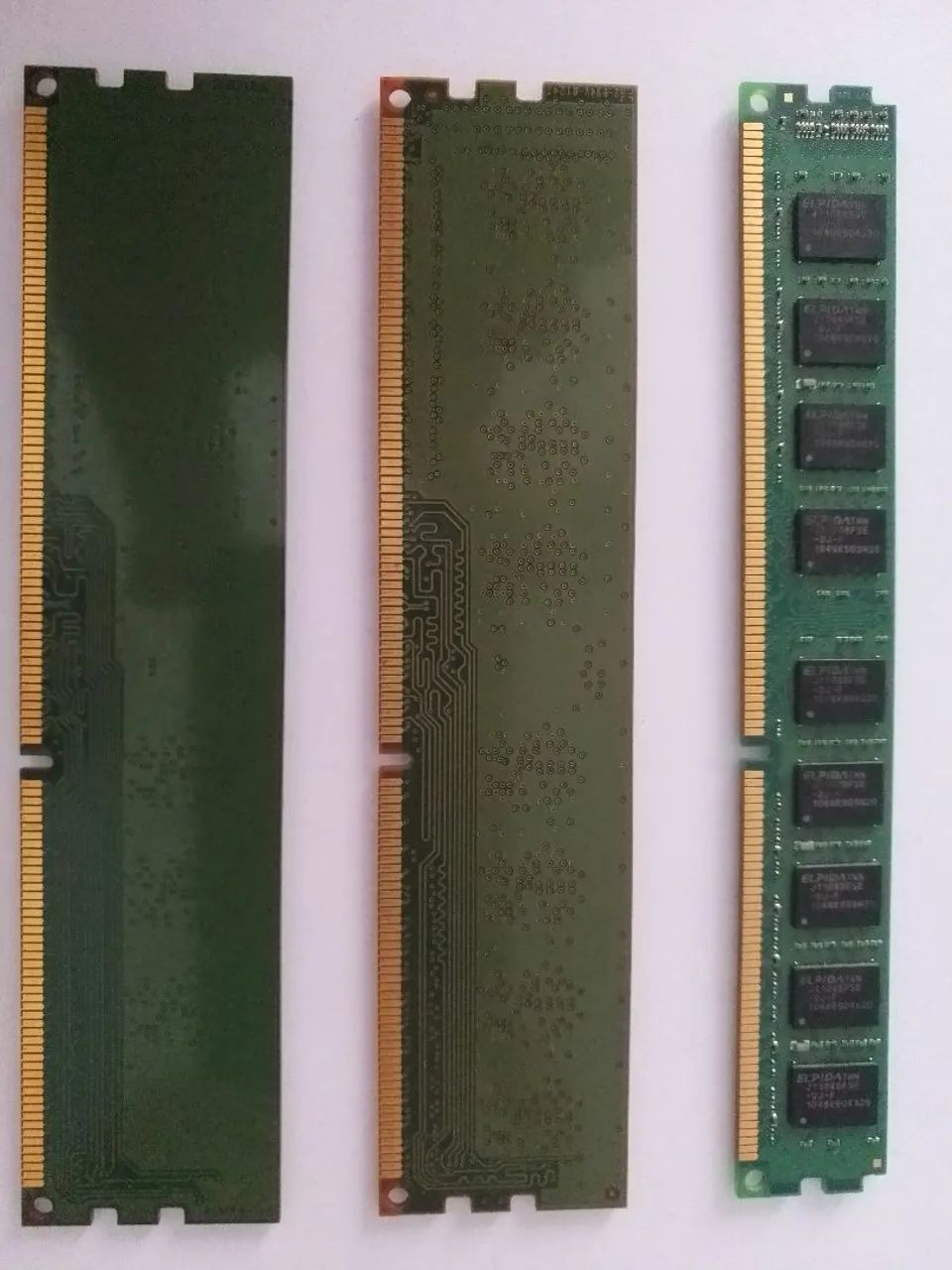 03 módulos de memória 02gb cada PC3-10600 para PC - Foto 2