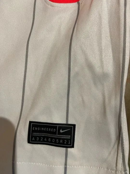 Camisa 4 do Liverpool Nike, modelo 2020/21, tamanho G, usada. - Foto 5