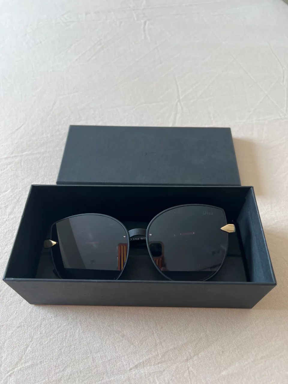 Óculos de sol feminino da marca Dior - Foto 2