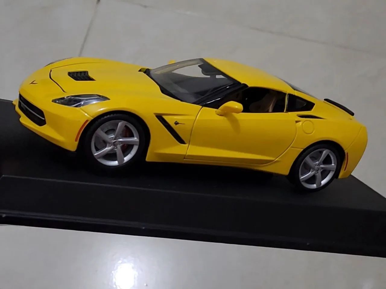 Corvette C7 - Escala 1:18 