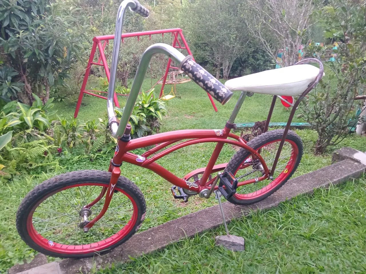 Bicicleta vermelha vintage estilo schwinn 