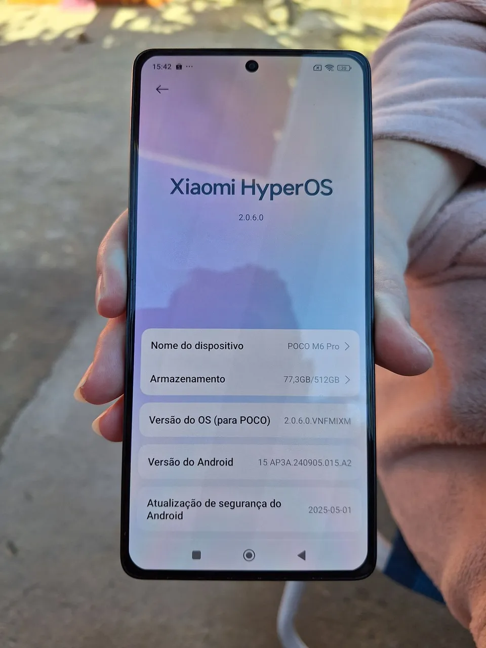 Celular novo nem um arranhão 100 % de tudo ! mil reais ! Podem pesquisar ele é top