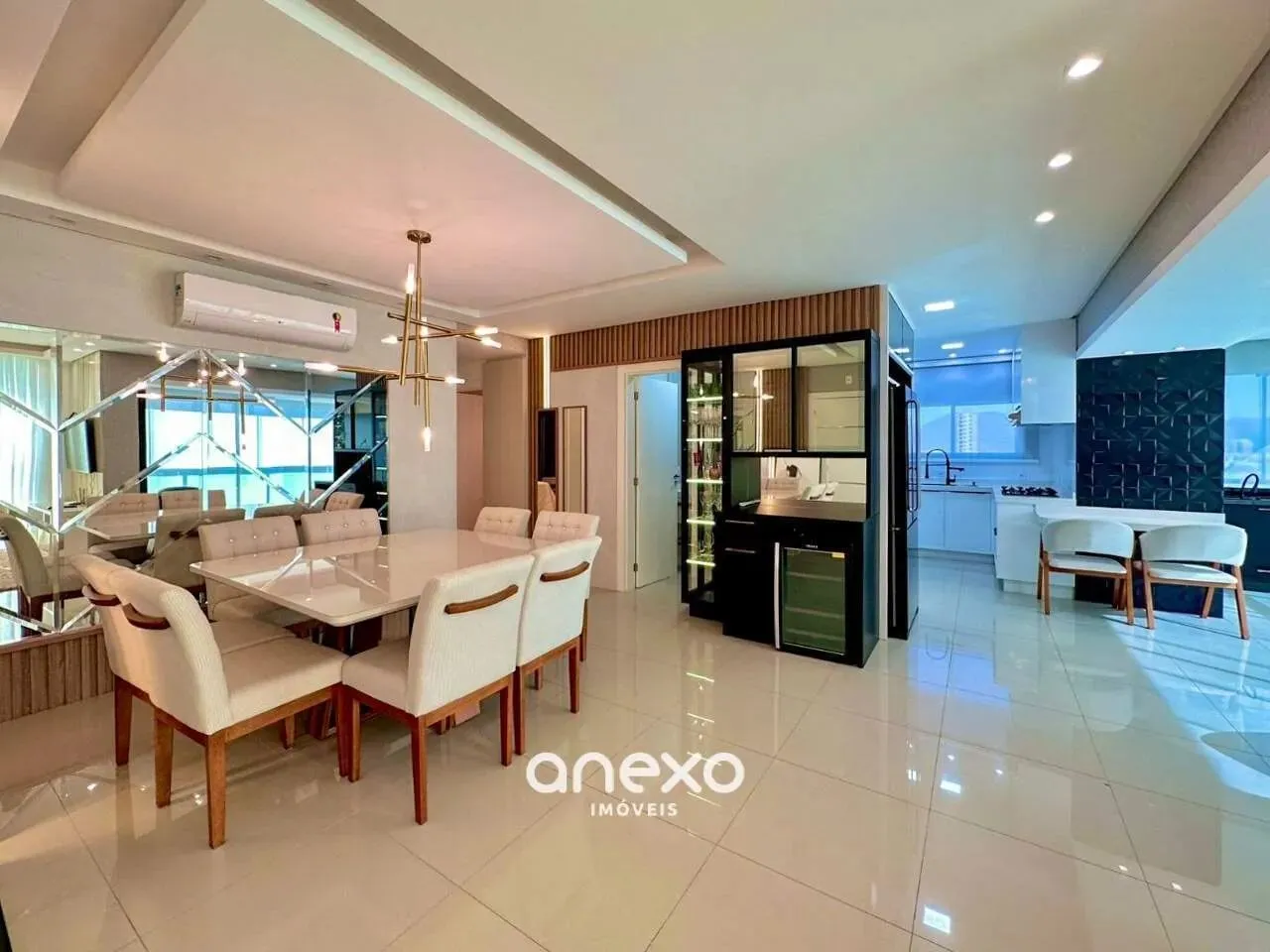 Apartamento de Luxo à Venda em Meia Praia, Itapema - SC
