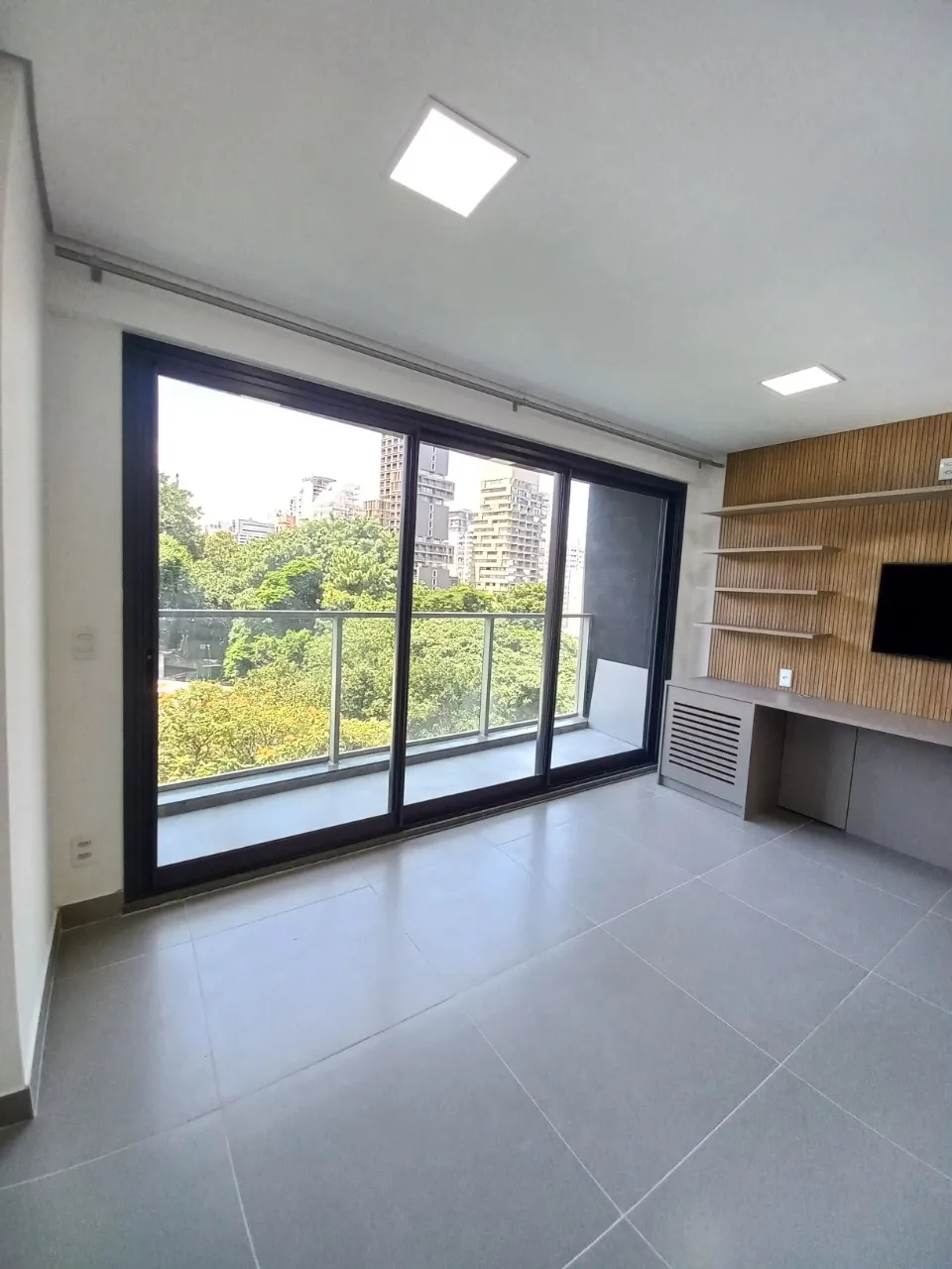 Studio para locação MOBILIADO - na Av. Rebouças - Imóvel novo, com armário embutido, fogão