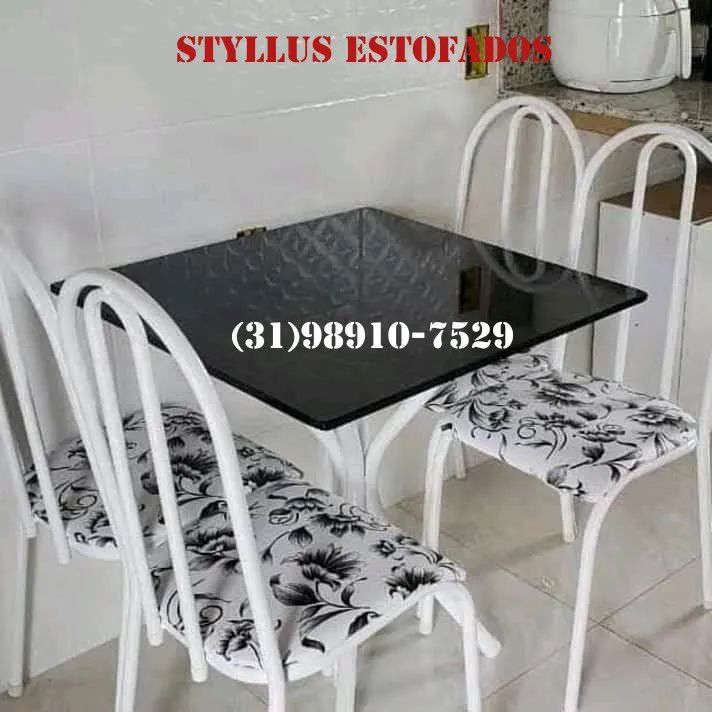 Mesa de Cozinha Compacta com Cadeiras