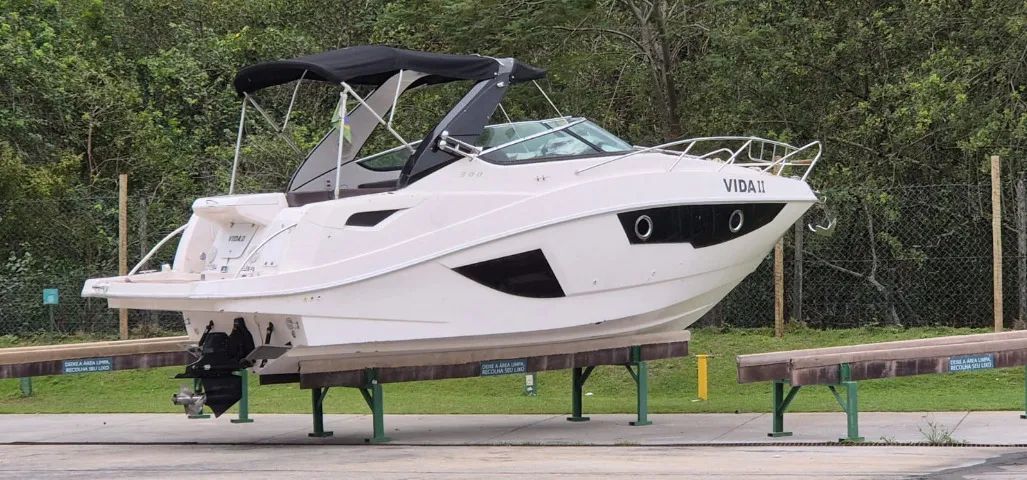 Lancha Ventura 30 Day Cruiser 2016 - Mercruiser 8.2L 380HP Big Block - COMPLETÍSSIMA!