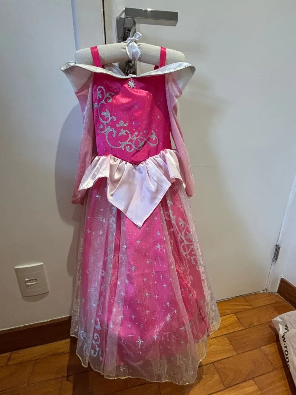 Fantasia Princesa Aurora LUXO Original EURO disney  com aro na saia  - Foto 3