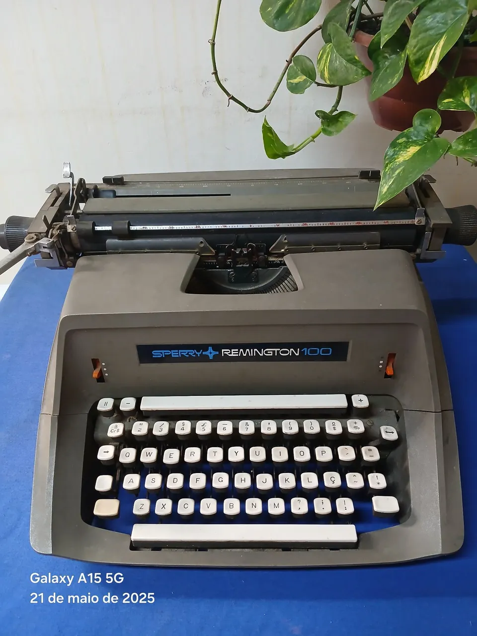 Máquina de escrever Sperry Remington 100