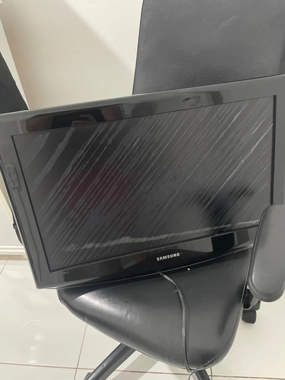 TV Samsung - LCD 26 Polegadas (tela com riscos) - Foto 2