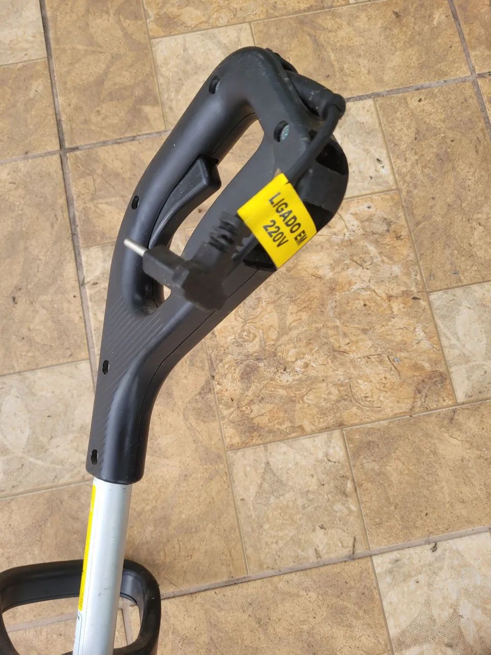 Roçadeira Elétrica Garthen 700W - Foto 4