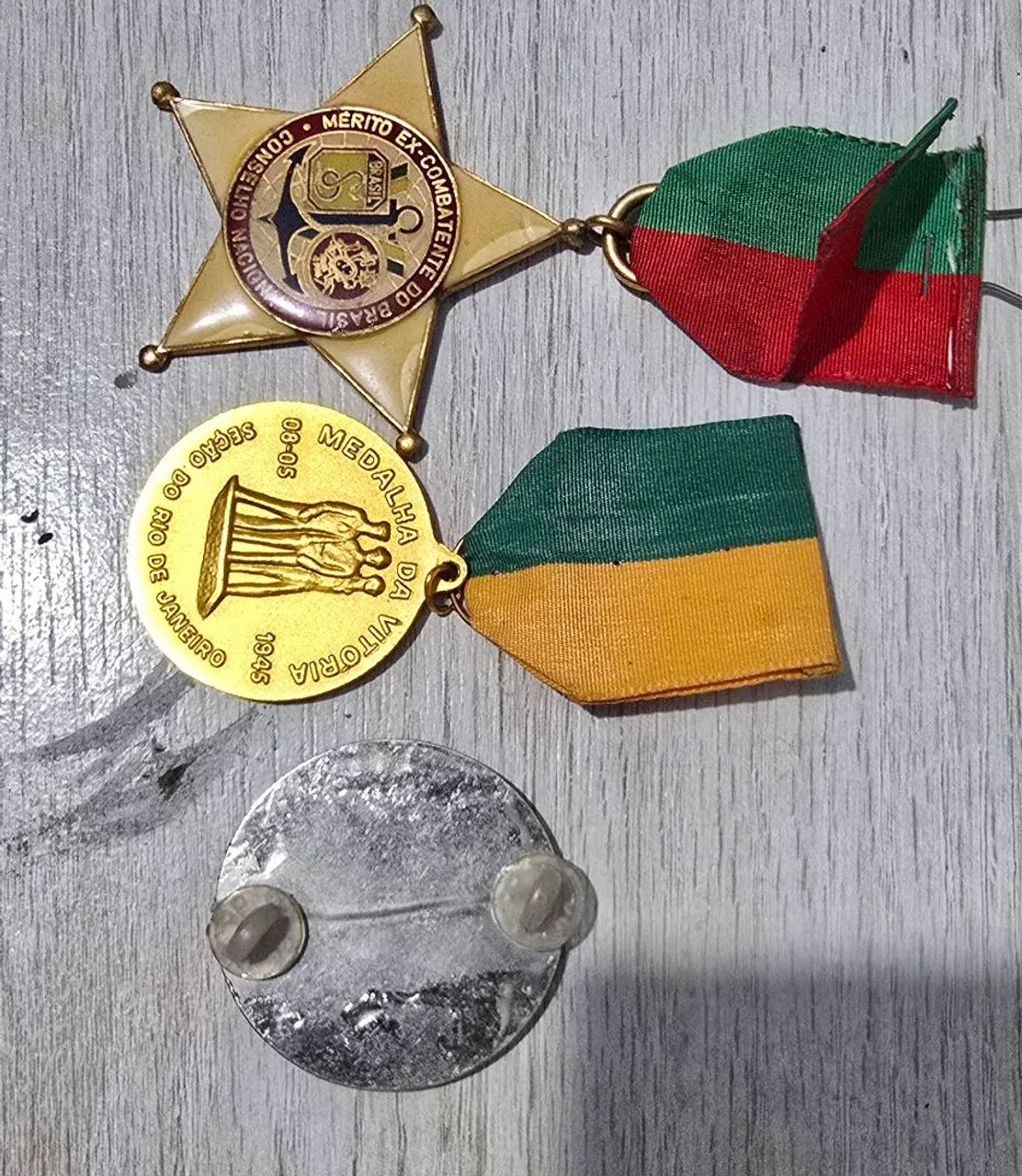Conjunto medalhas e boton Senta a Pua - Foto 2