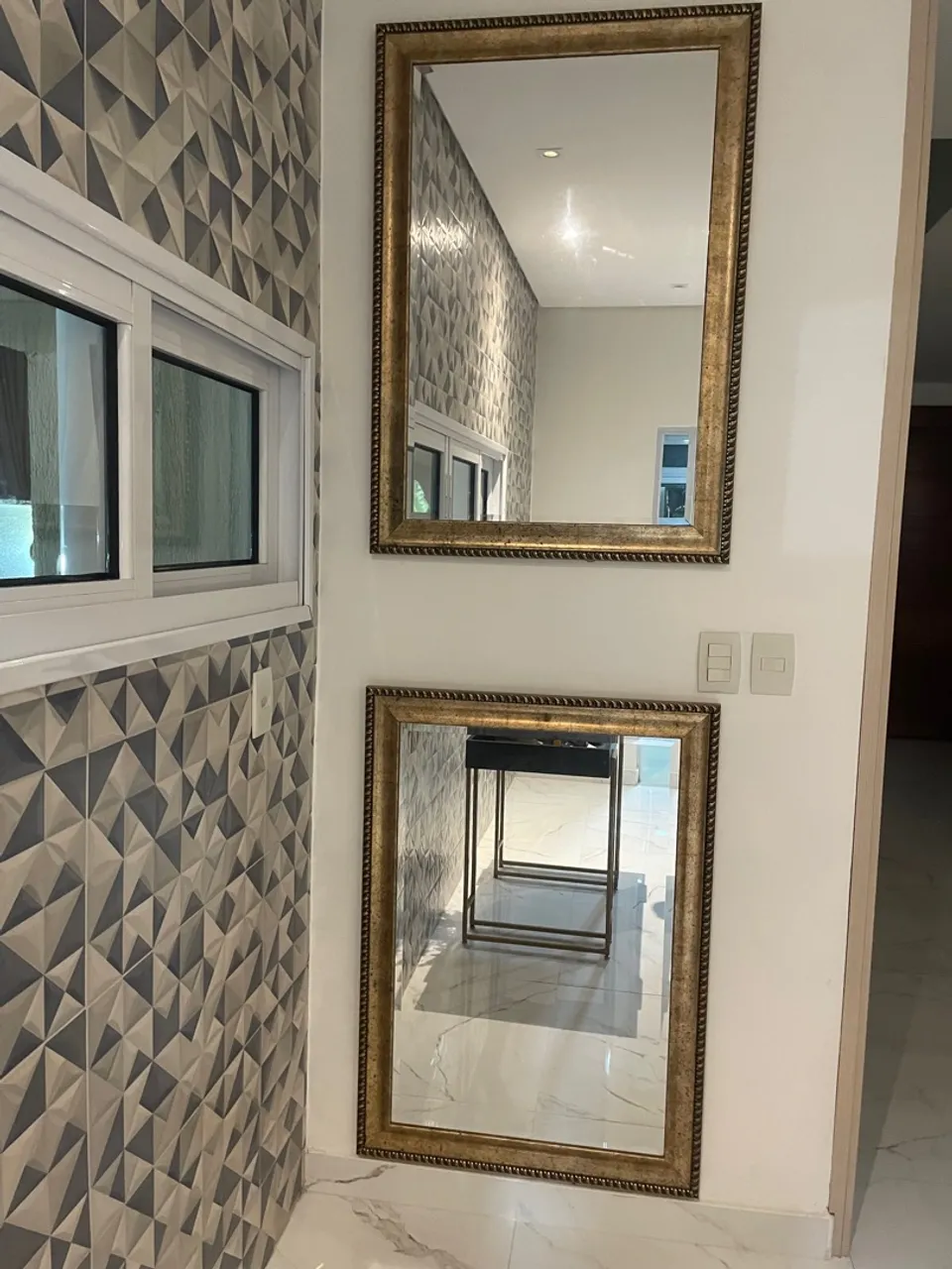 Espelhos Decorativos com Moldura Dourada
