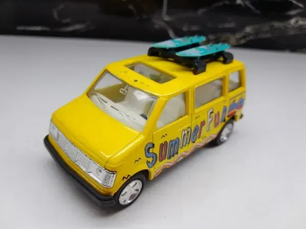Miniatura Chevrolet Suburban 1993 Sunnyside 1/24 - Hobbies e