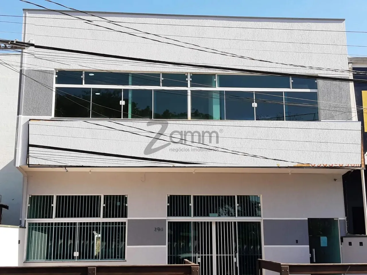 Sala Piso Superior para locação em Hortolândia. 4 ambientes, 2 banheiros e cozinha. Local