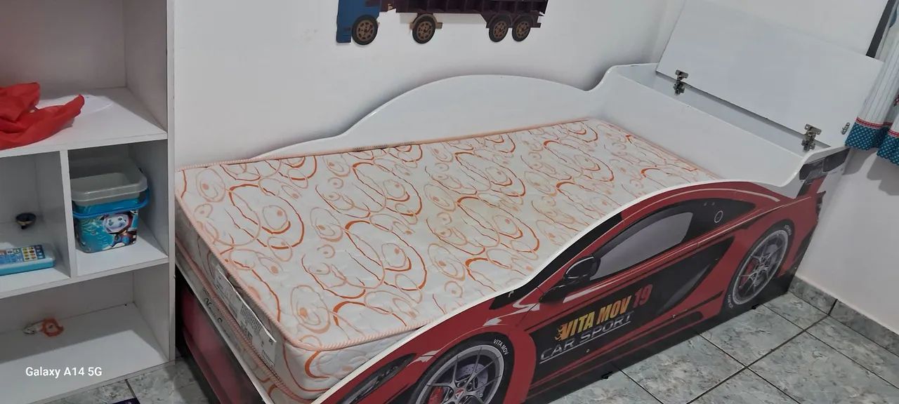 Cama de criança Carro de corrida com baú e colchão. - Foto 6