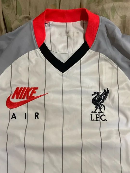 Camisa 4 do Liverpool Nike, modelo 2020/21, tamanho G, usada. - Foto 4