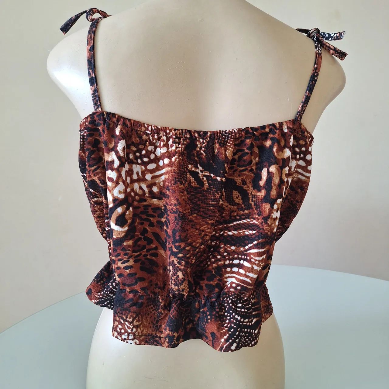 Blusa cropped  estampa animal print NOVO  - Foto 4