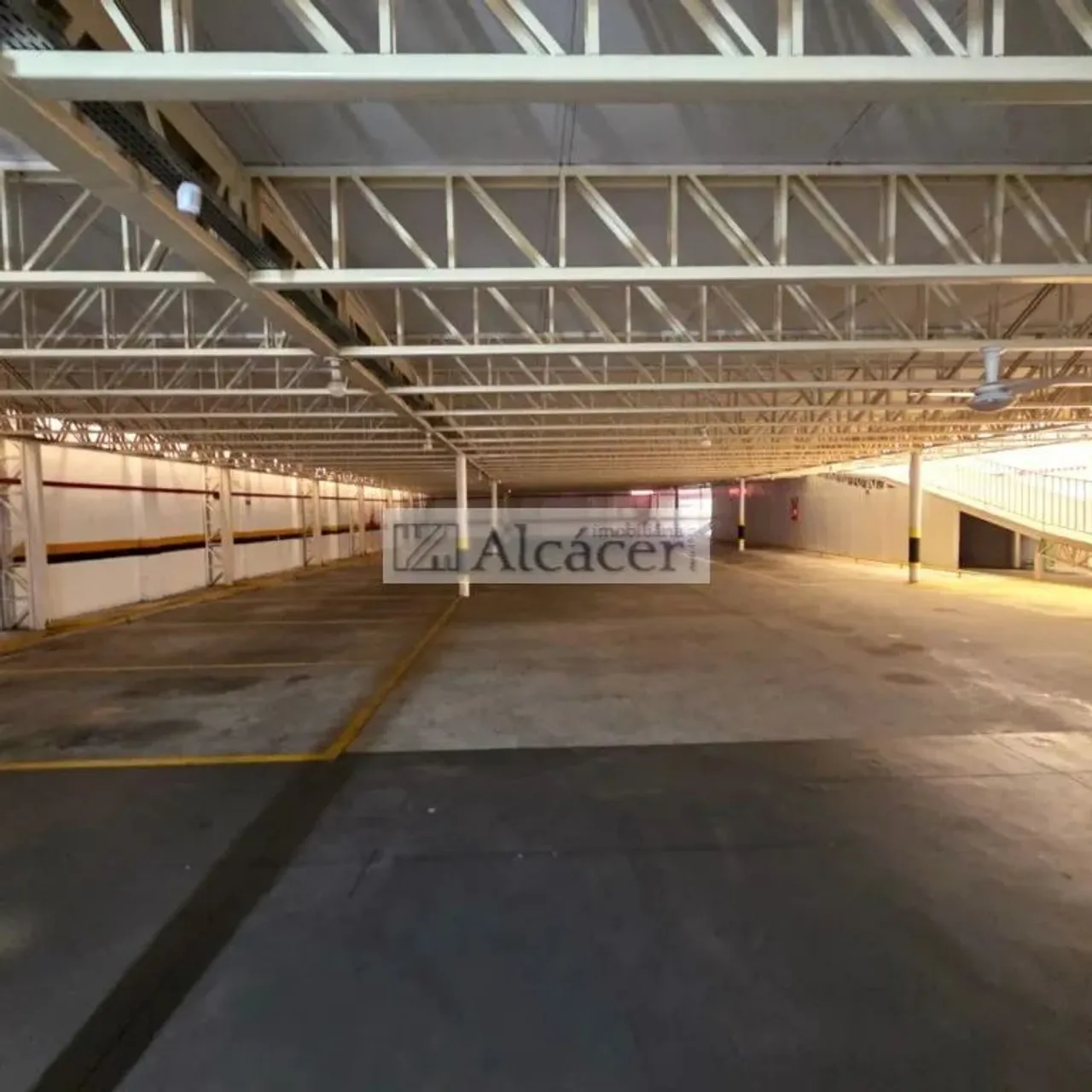 Imóvel para aluguel com 2031 metros quadrados em Centro - Curitiba - PR