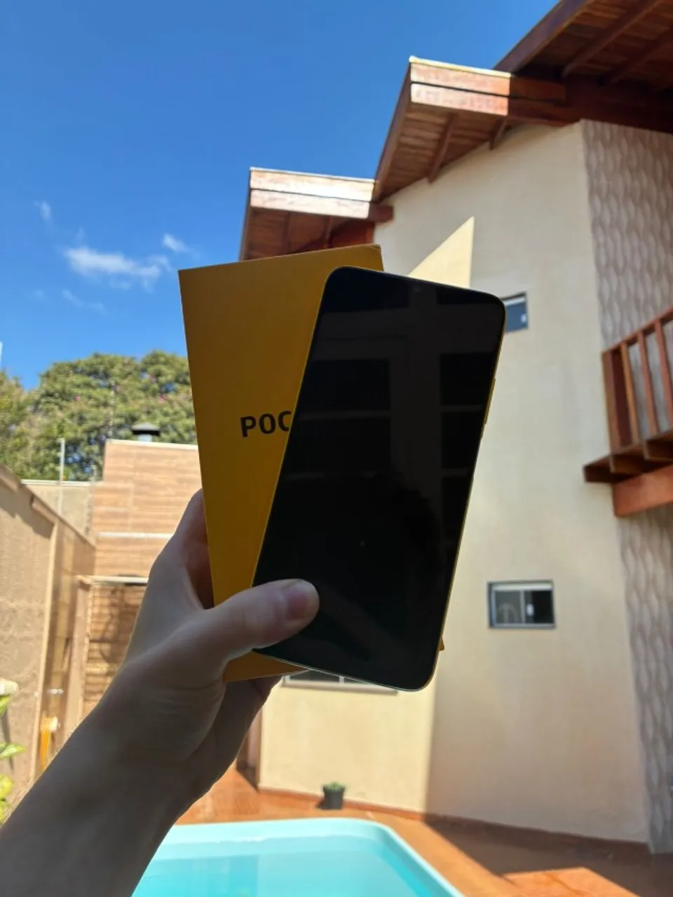 Celular xiaomi pra sair logo