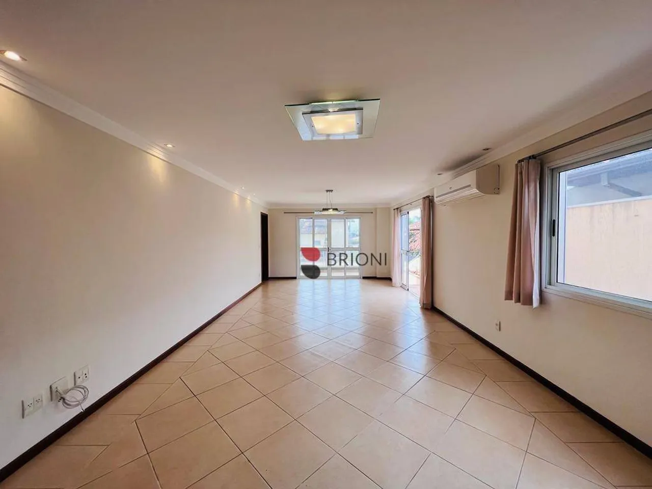 Sobrado Altp Padrão à venda em condominio, com 4 quartos (suites), 252m2 no Colina do Sabi