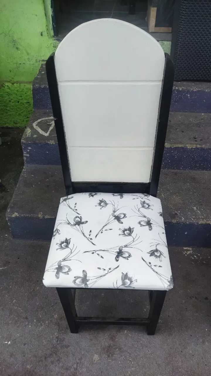 Cadeira de Mesa com Estofado