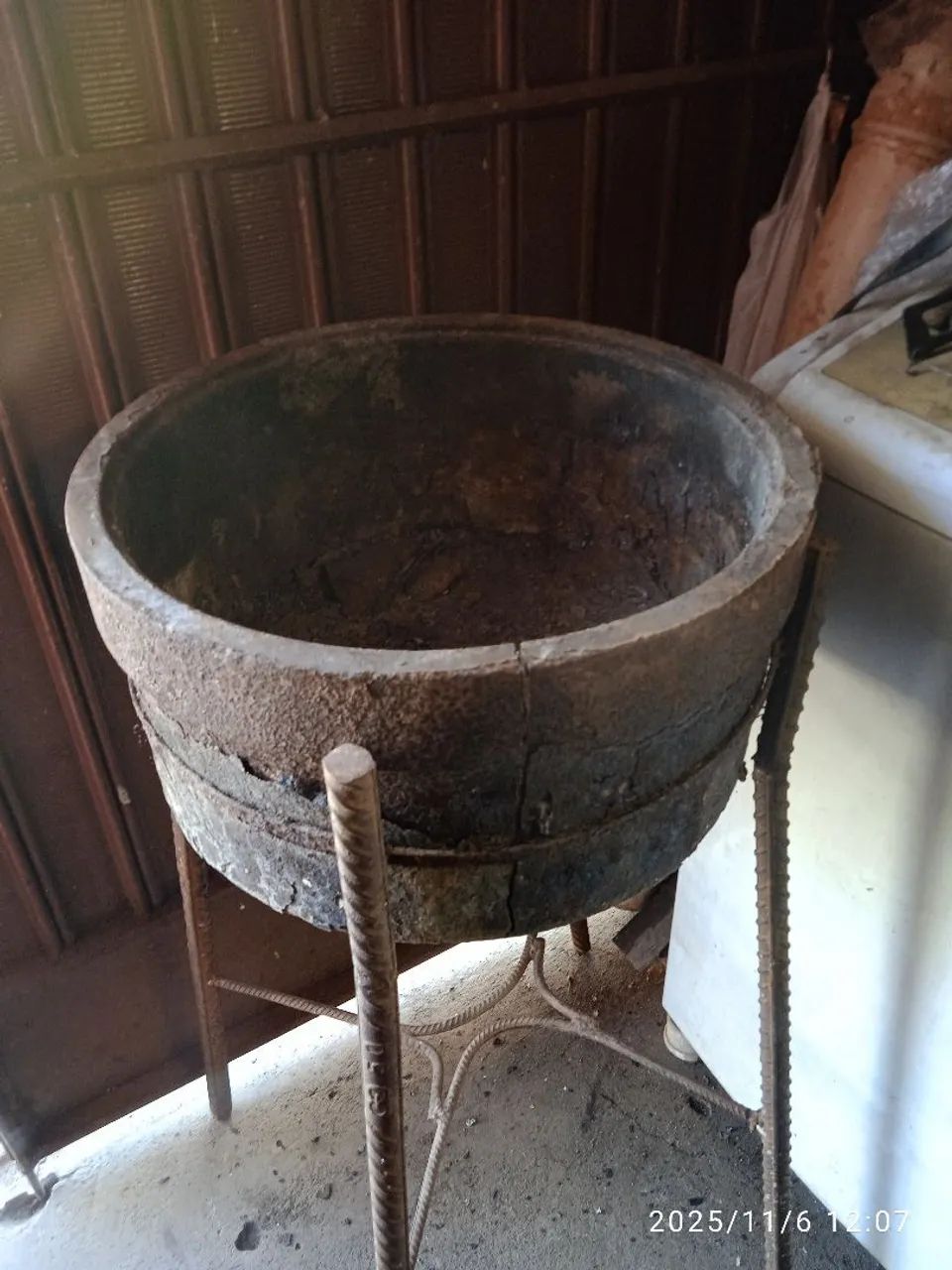   Churrasqueira de ferro maciço toda reforçada   - Foto 2