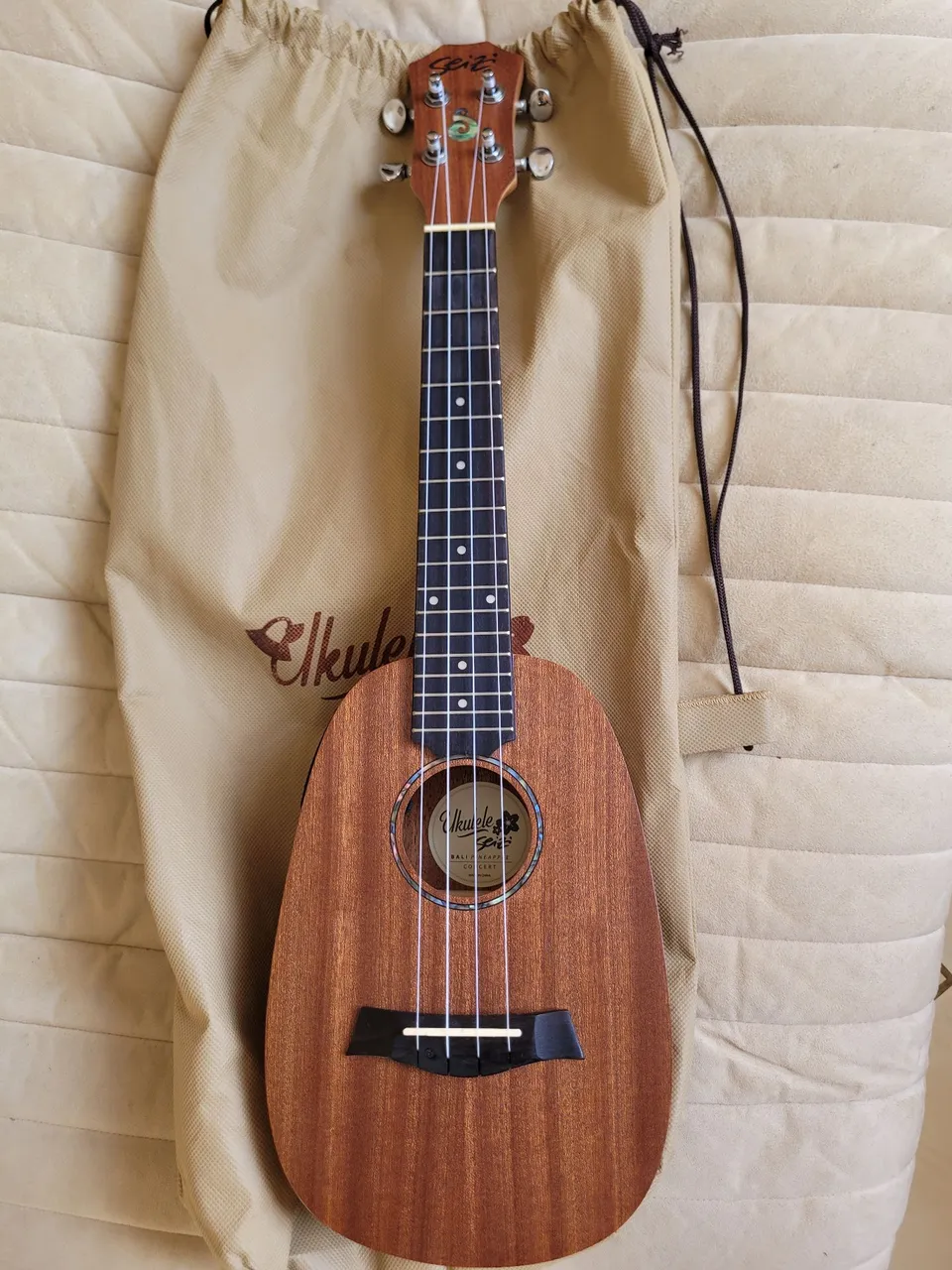 Ukulele Eletrico Concert Seizi Bali Pineapple