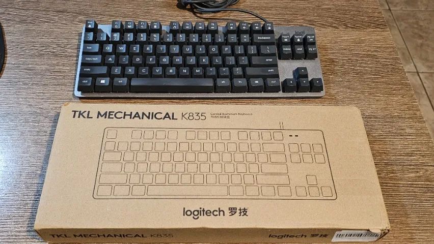 Logitech K835 Mechanical Keyboard – Blue Switches64617796123521123